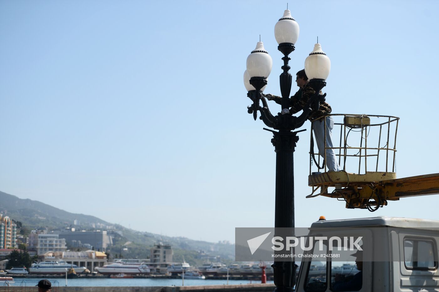 Preparation for holiday season in Yalta
