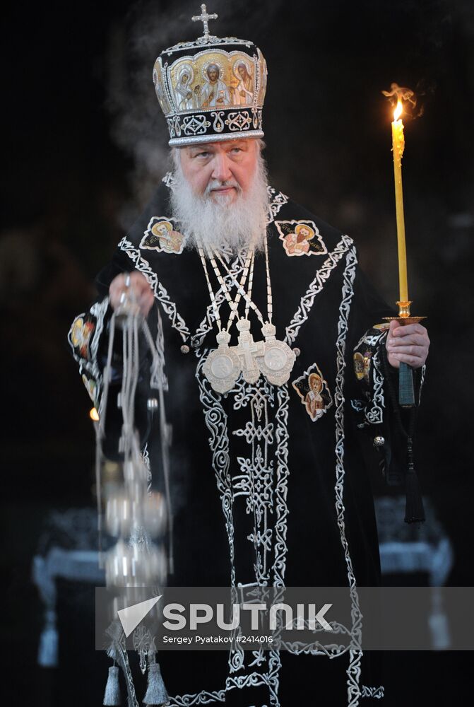 Patriarch Kirill serves Epitaphios deposition ceremony