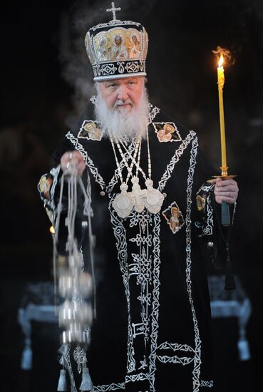Patriarch Kirill serves Epitaphios deposition ceremony