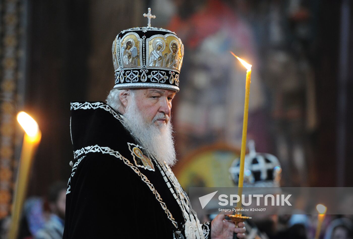 Patriarch Kirill serves Epitaphios deposition ceremony