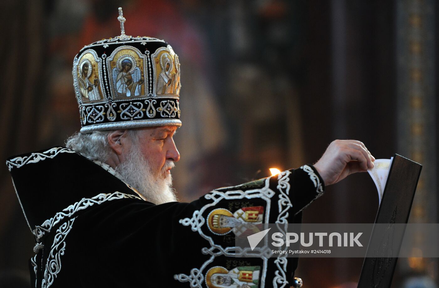 Patriarch Kirill serves Epitaphios deposition ceremony