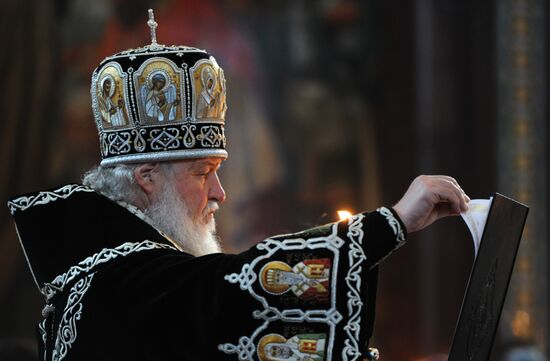 Patriarch Kirill serves Epitaphios deposition ceremony