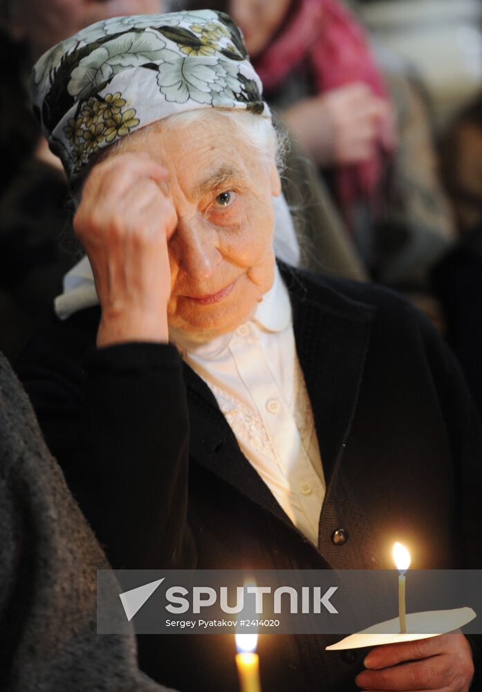 Patriarch Kirill serves Epitaphios deposition ceremony