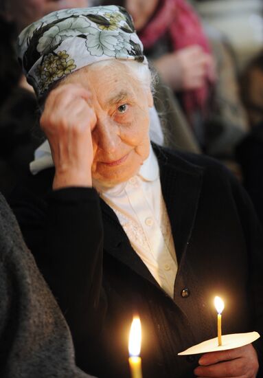 Patriarch Kirill serves Epitaphios deposition ceremony