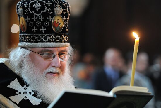 Patriarch Kirill serves Epitaphios deposition ceremony