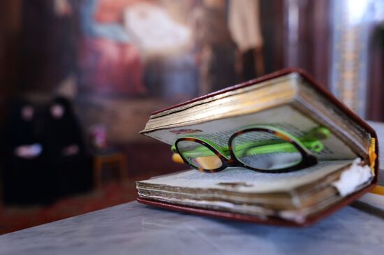 Patriarch Kirill serves Epitaphios deposition ceremony