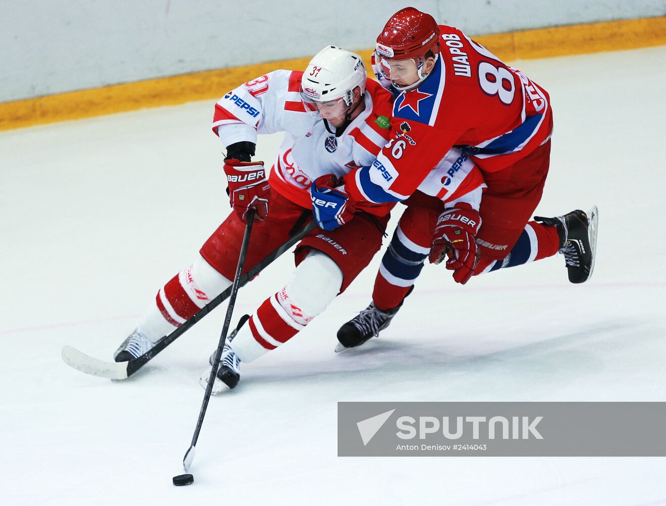 Junior Hockey League. Krasnaya Armiya vs. Spartak