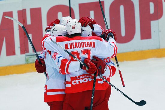 Junior Hockey League. Krasnaya Armiya vs. Spartak