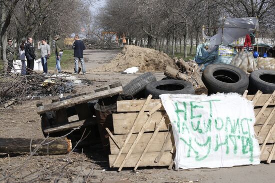 Barricades at military airfield in Kramatorsk