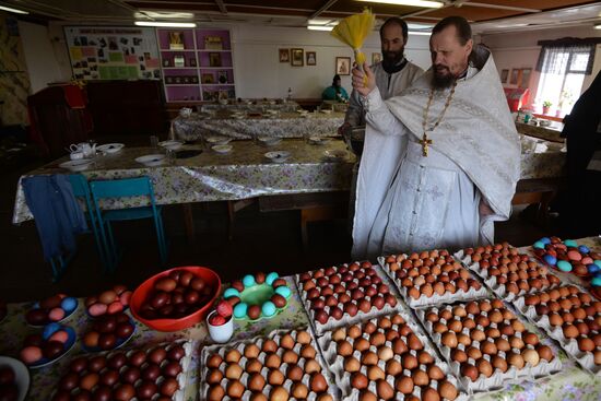 Consecration of Easter cakes on Great Saturday