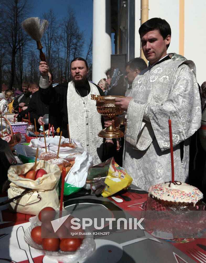 Consecration of Easter cakes on Great Saturday