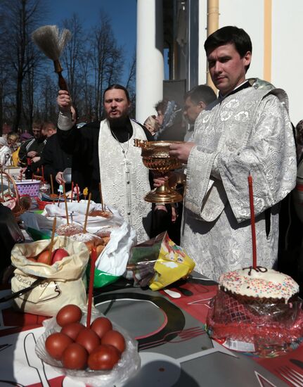 Consecration of Easter cakes on Great Saturday