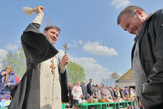 Consecration of Easter cakes on Holy Saturday