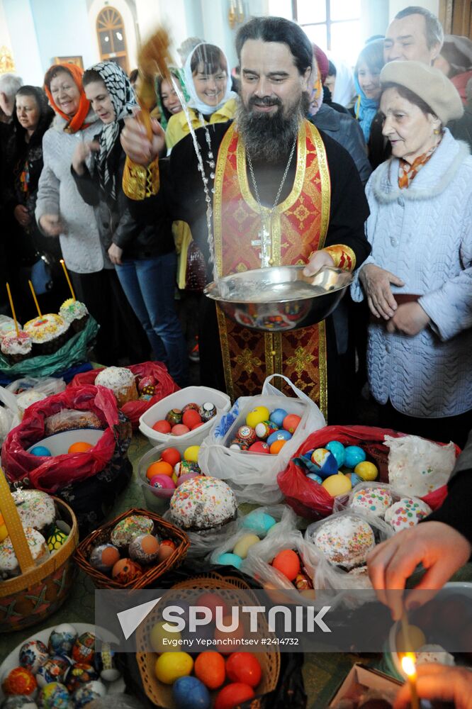 Consecration of Easter cakes on Great Saturday