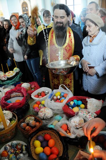 Consecration of Easter cakes on Great Saturday