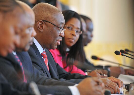 Sergei Lavrov meets with Mozambique's Foreign Minister Oldemiro Balói
