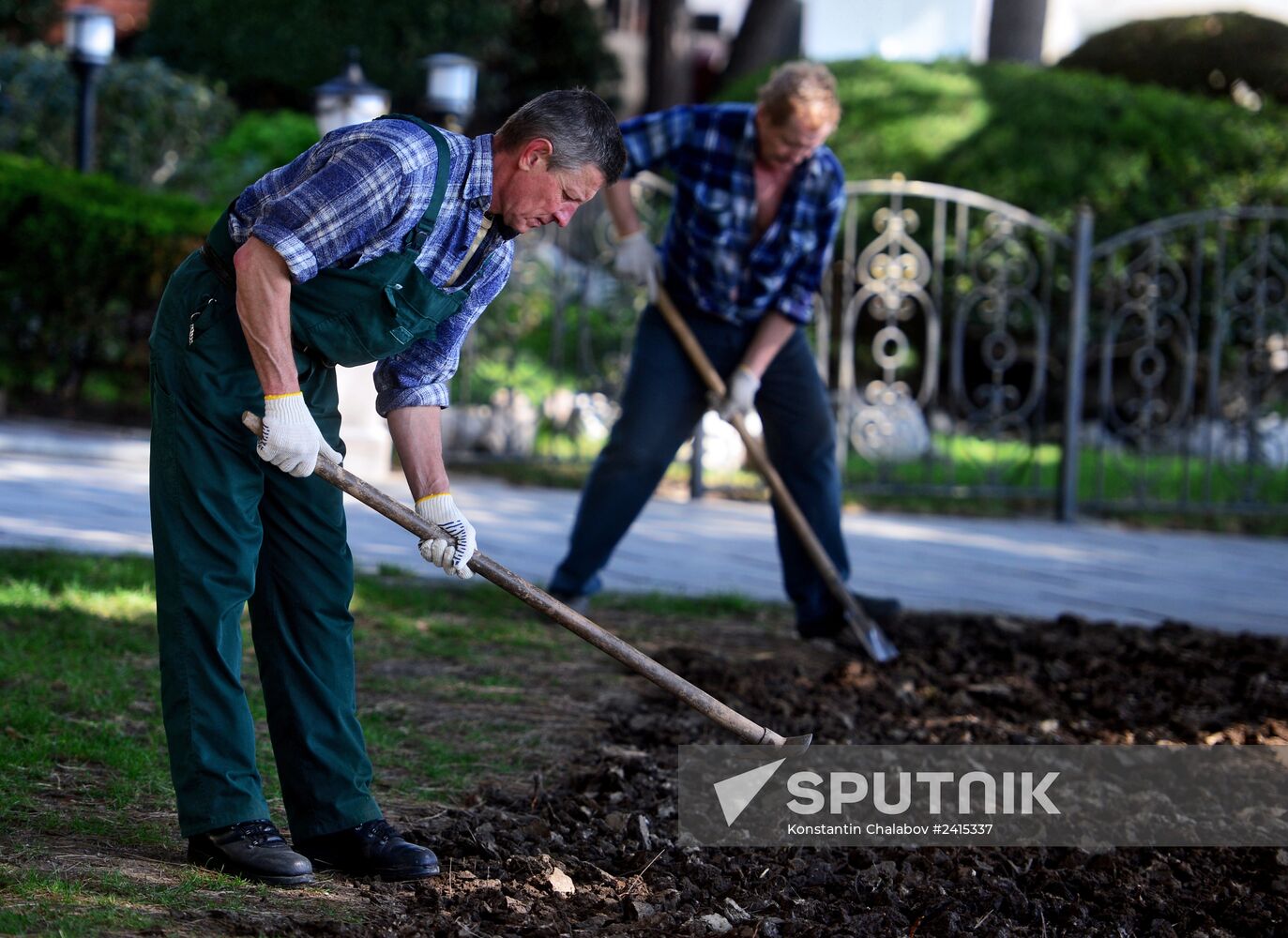 Preparation for holiday season in Yalta