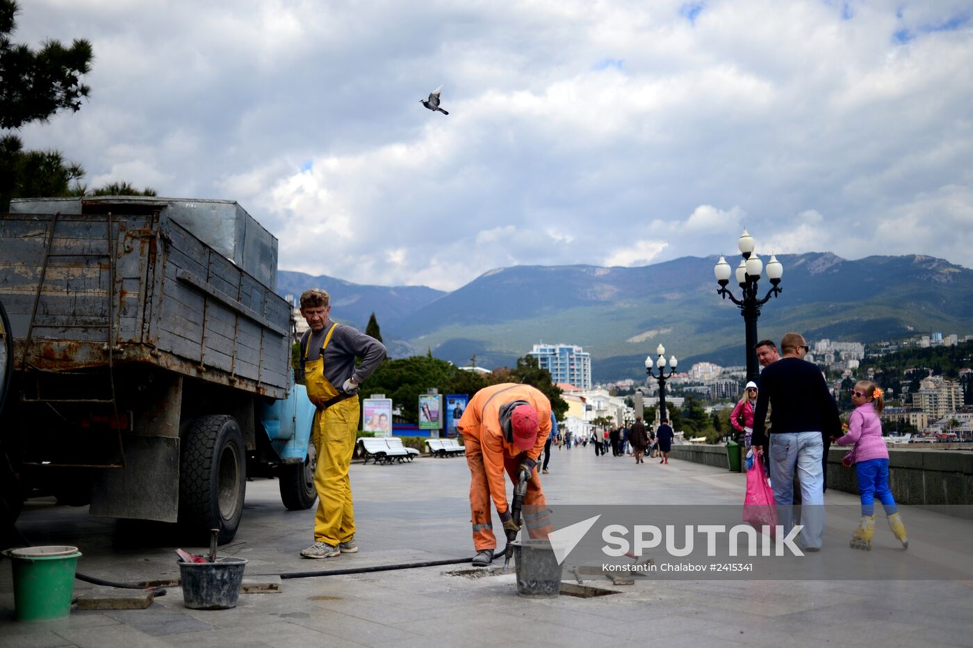 Preparation for holiday season in Yalta