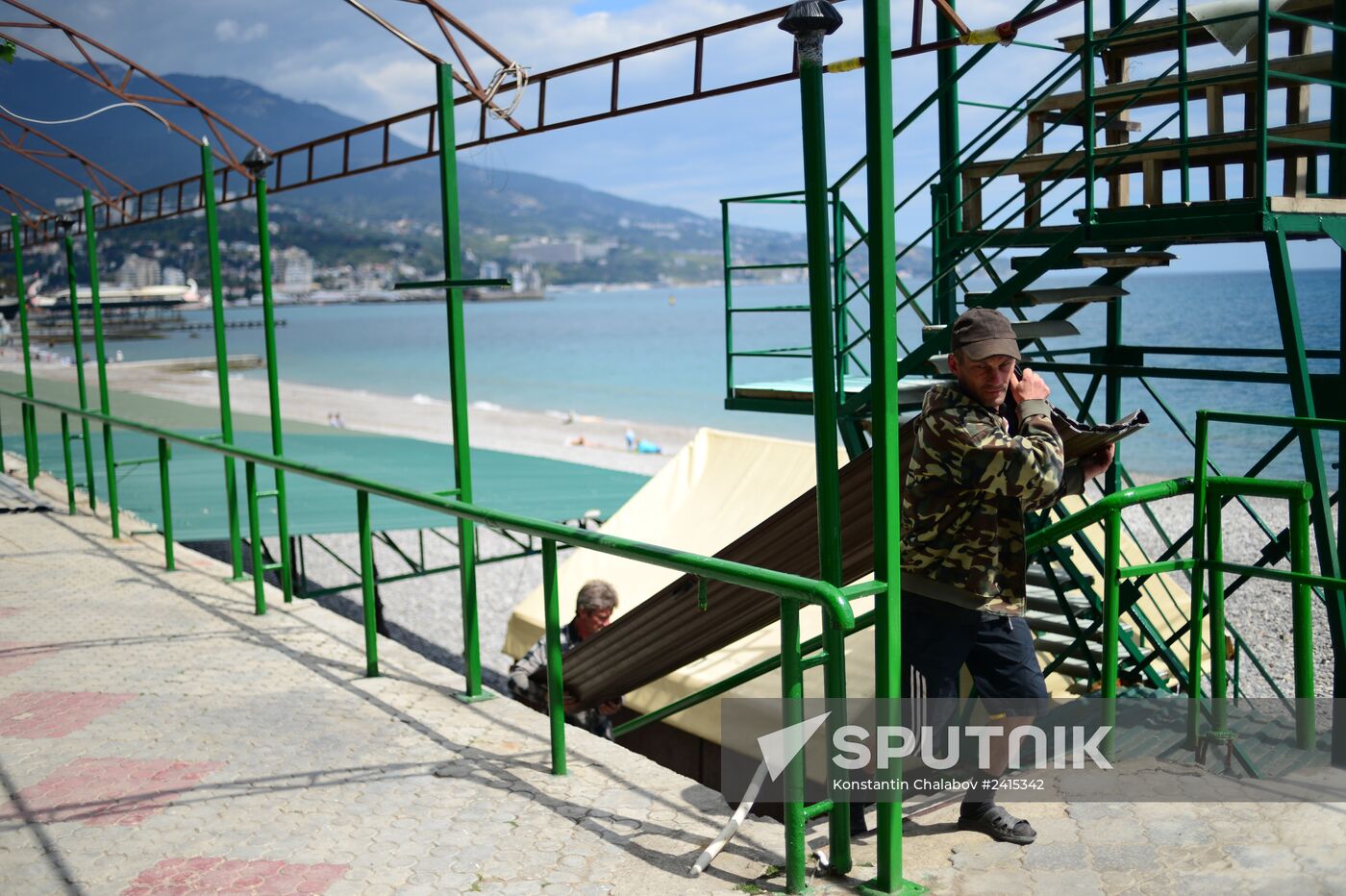 Preparation for holiday season in Yalta