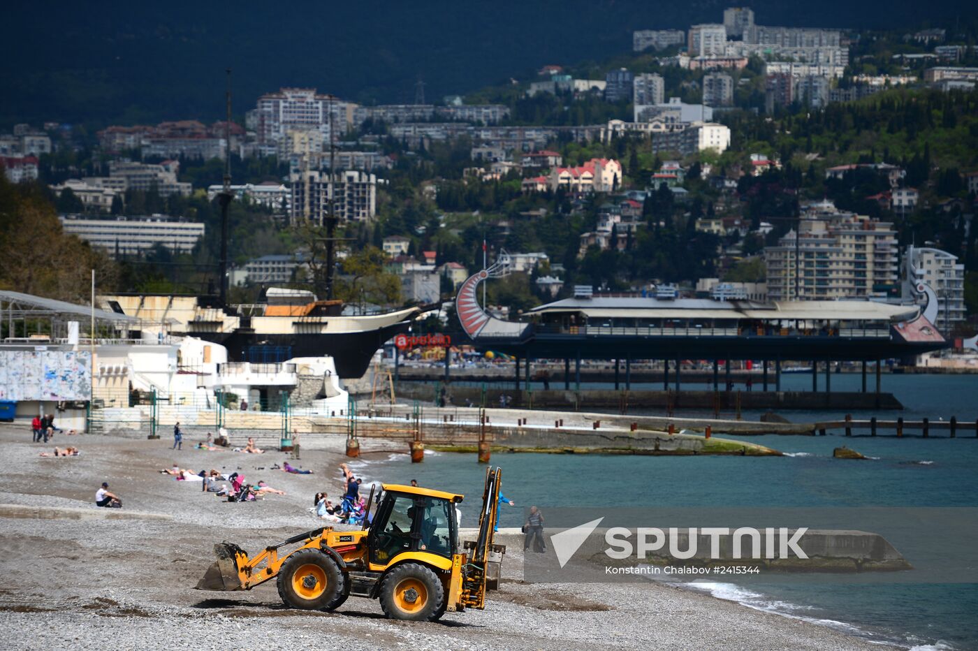 Preparation for holiday season in Yalta