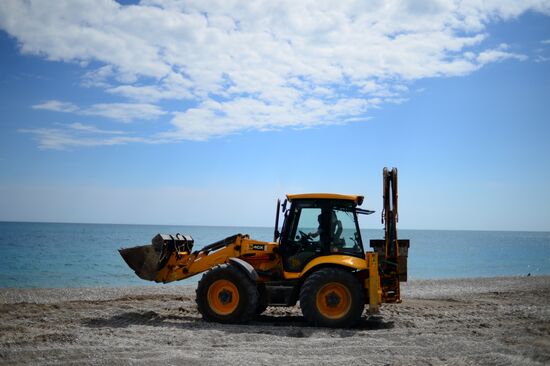 Preparation for holiday season in Yalta