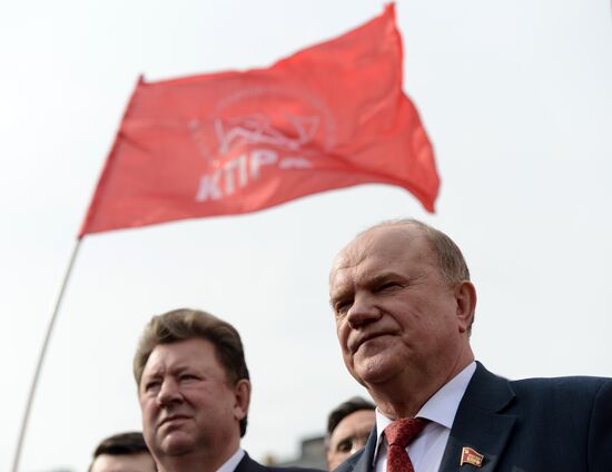 Flowers laid to Lenin Mausoleum