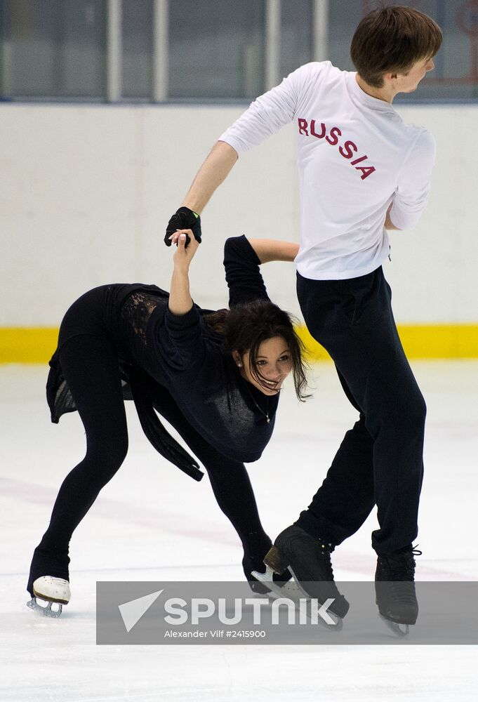 Figire skating. Elena Ilinykh and Ruslan Zhiganshin in training