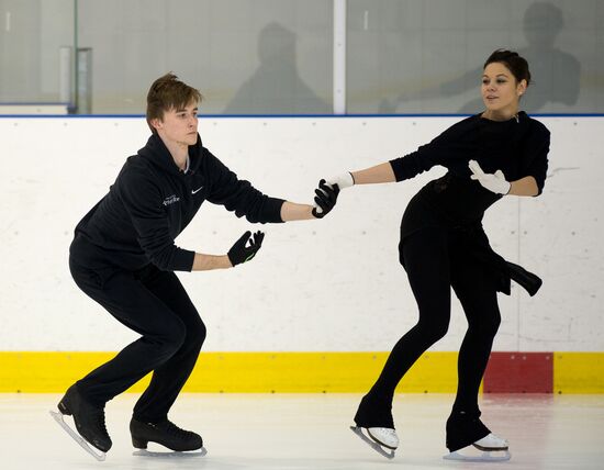 Figire skating. Elena Ilinykh and Ruslan Zhiganshin in training