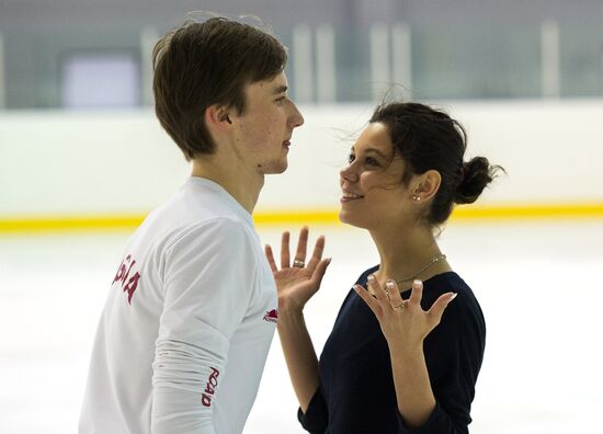 Figire skating. Elena Ilinykh and Ruslan Zhiganshin in training