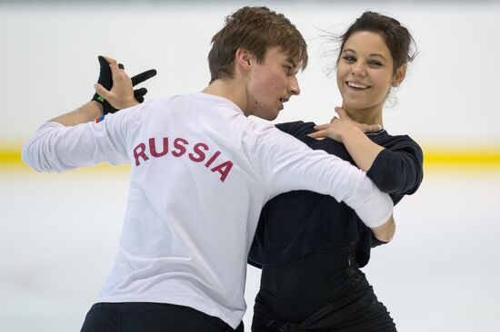 Figire skating. Elena Ilinykh and Ruslan Zhiganshin in training