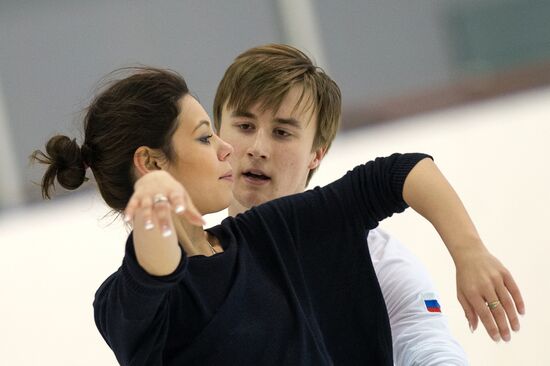 Figire skating. Elena Ilinykh and Ruslan Zhiganshin in training