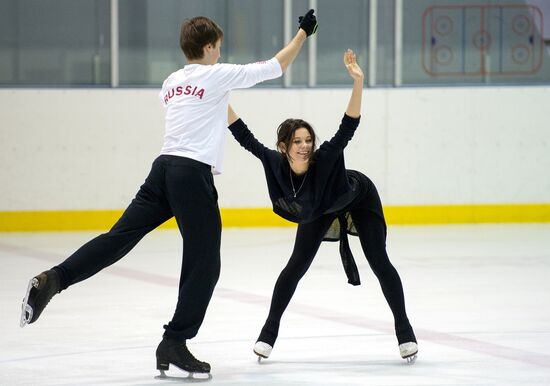 Figire skating. Elena Ilinykh and Ruslan Zhiganshin in training