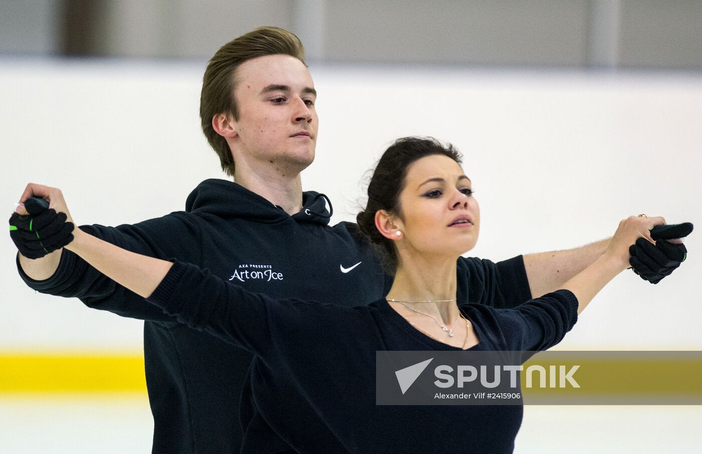 Figire skating. Elena Ilinykh and Ruslan Zhiganshin in training