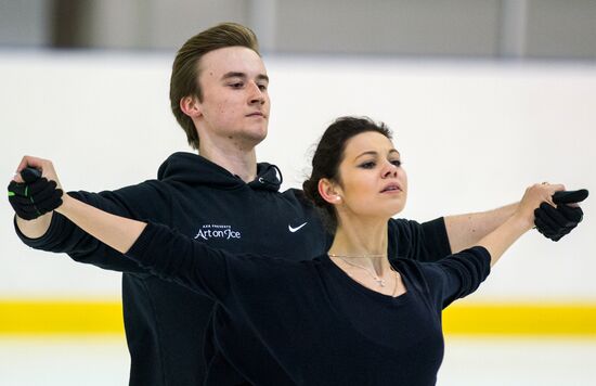 Figire skating. Elena Ilinykh and Ruslan Zhiganshin in training