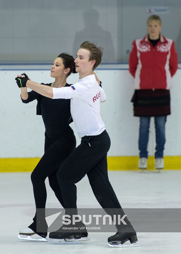 Figire skating. Elena Ilinykh and Ruslan Zhiganshin in training