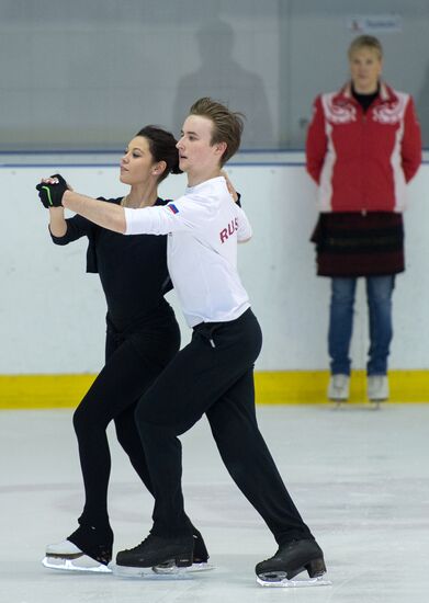 Figire skating. Elena Ilinykh and Ruslan Zhiganshin in training