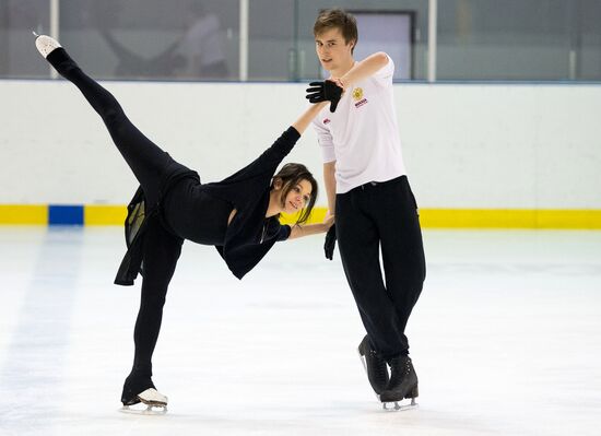 Figire skating. Elena Ilinykh and Ruslan Zhiganshin in training