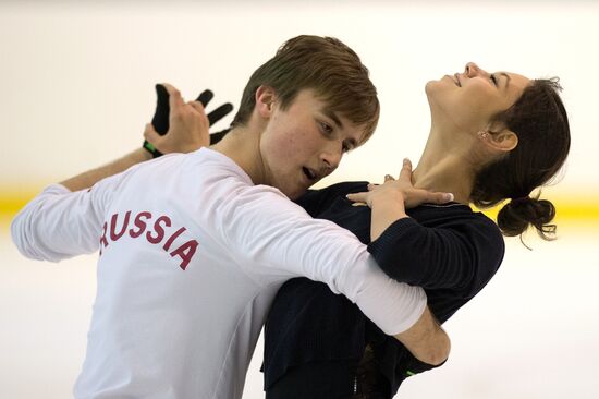 Figire skating. Elena Ilinykh and Ruslan Zhiganshin in training