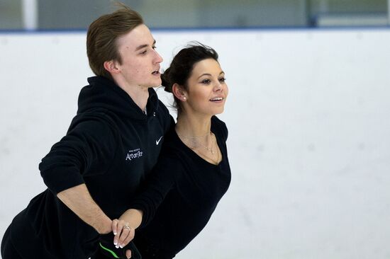 Figire skating. Elena Ilinykh and Ruslan Zhiganshin in training