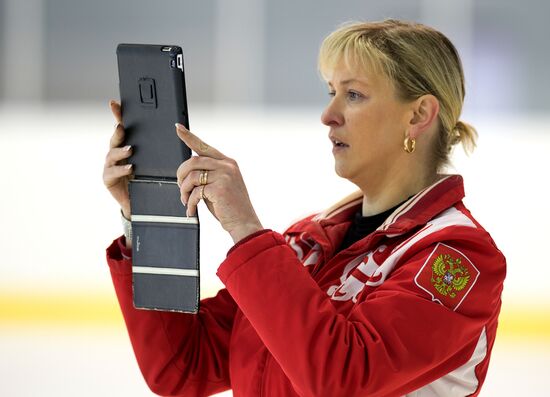 Figure skating. Elena Ilinykh and Ruslan Zhiganshin in training