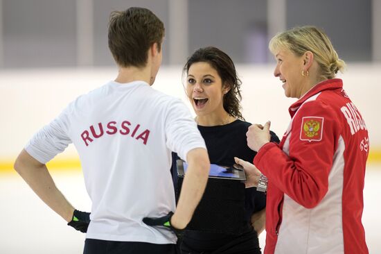 Figire skating. Elena Ilinykh and Ruslan Zhiganshin in training