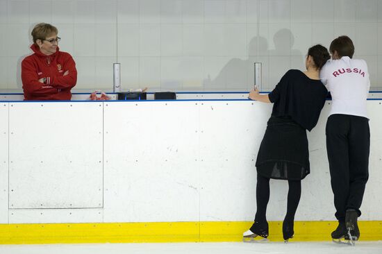 Figure skating. Elena Ilinykh and Ruslan Zhiganshin in training