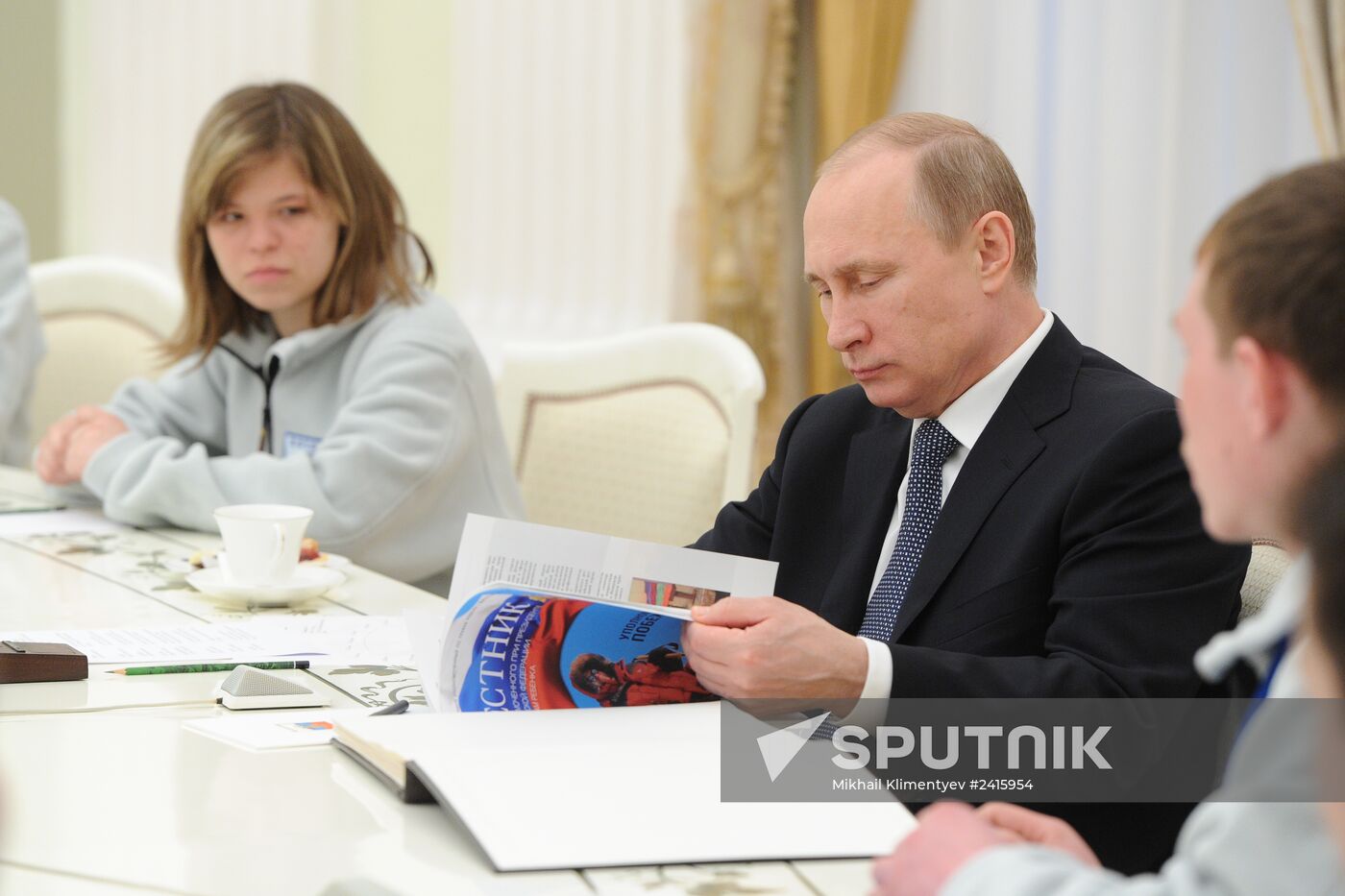Vladimir Putin meets with participants in children's ski expedition to the North Pole
