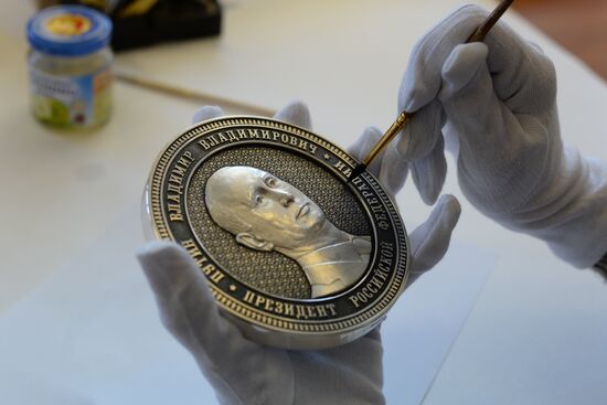 Commemorative coins in honor of Crimea's joining Russia made in Russia