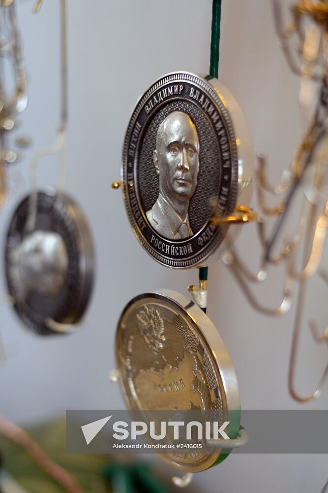 Commemorative coins in honor of Crimea's joining Russia made in Russia