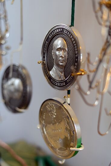 Commemorative coins in honor of Crimea's joining Russia made in Russia