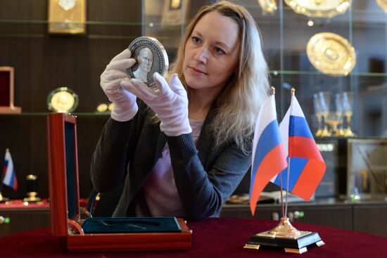 Commemorative coins in honor of Crimea's joining Russia made in Russia