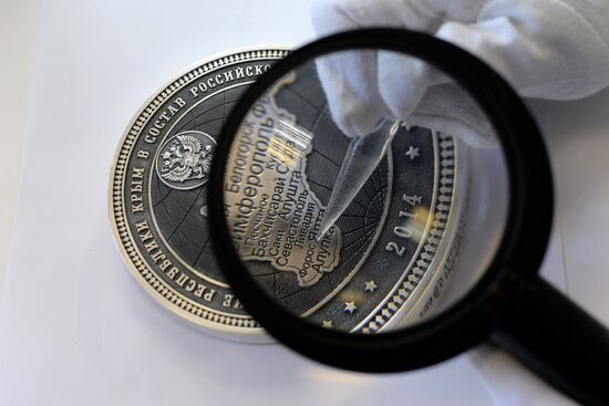 Commemorative coins in honor of Crimea's joining Russia made in Russia