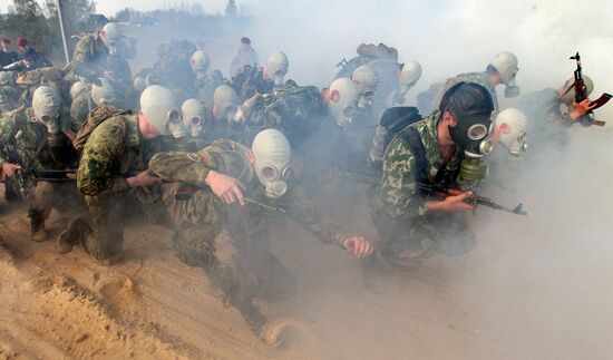 Minsk soldiers take exam to earn the privilege to wear maroon berets