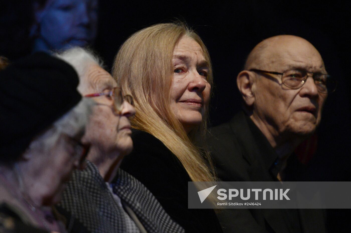 People pay their last respects to People's Artist of Russia Alexander Lenkov